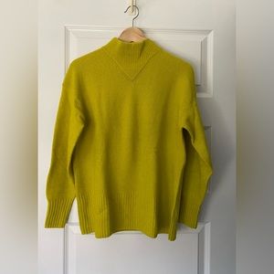 Everlane cozy stretch pullover in color key lime. Size XXS